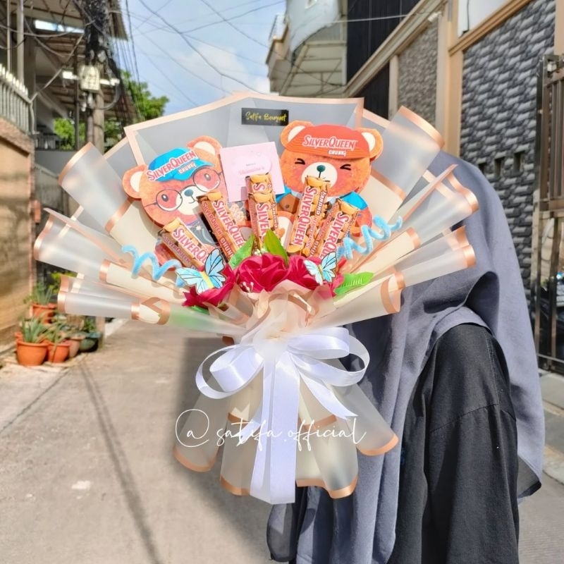 

(READY STOCK) Bouquet Coklat Silverqueen Bear Bisa Nyala 3 model kelap-kelip Edisi Valentine 2025 | gift valentine's | Bucket Hadiah Valentine's | Bucket Bunga Butterfly LAMPU LED Boneka Beruang