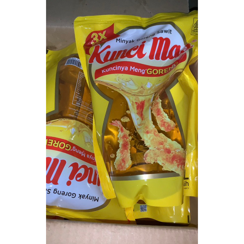 

Sania Minyak Goreng Sawit Premium Cooking Oil Pouch 2 L x 6 pcs