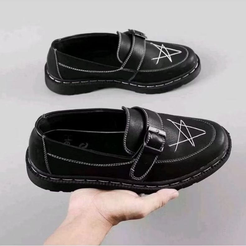 Penny Loafers Docmart Sepatu Loafers Pria Hitam Putih Motif Bintang Kulit Sintetis Sol Karet Docmart
