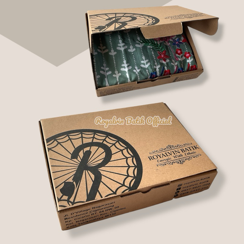 box batik bisa custom kartu ucapan - box hampers - box packaging - royalvin batik