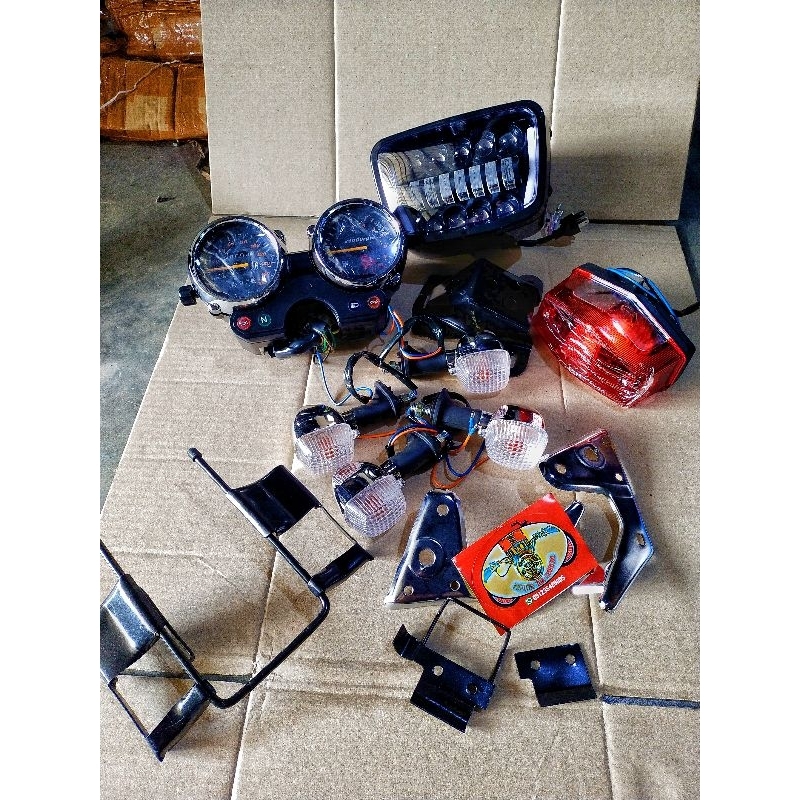 paket aksesoris yamaha RX king new 2002 sein reting spedometer RX king breket lampu  ckd pas