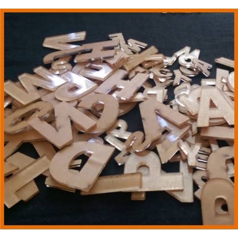 

Cutting akrilik huruf bening 2mm