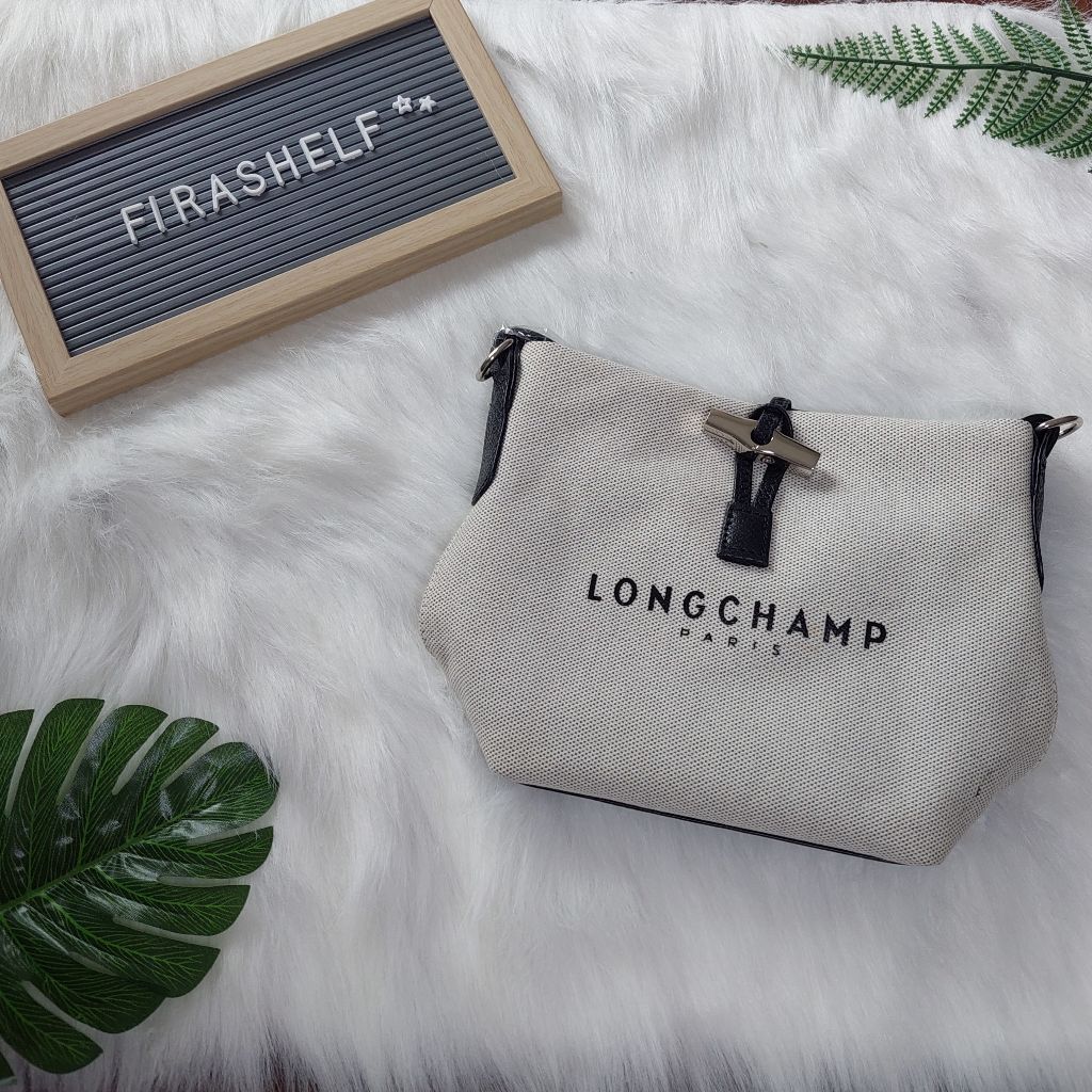 LC essential xs bucket bag ecru