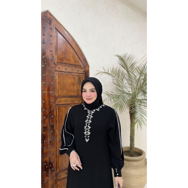 yasmin abaya