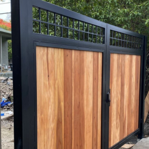 Pintu pagar minimalis / pagar grc motif kayu terpasang surabaya