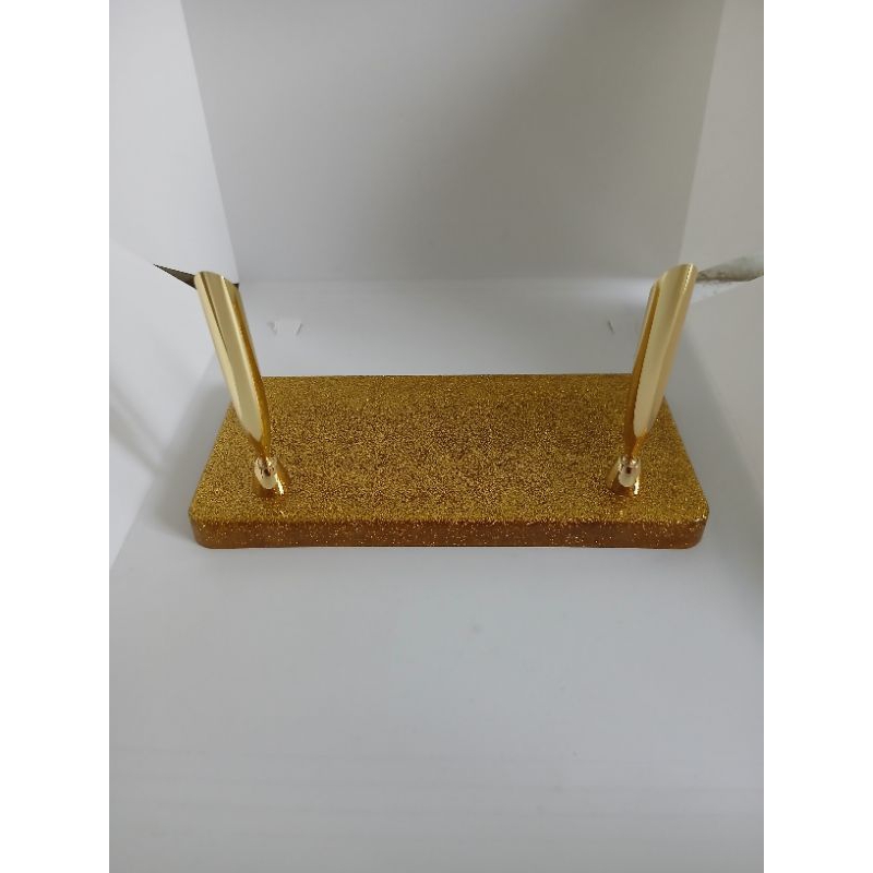 

Tempat pena / pen holder stand warna sparkling Gold