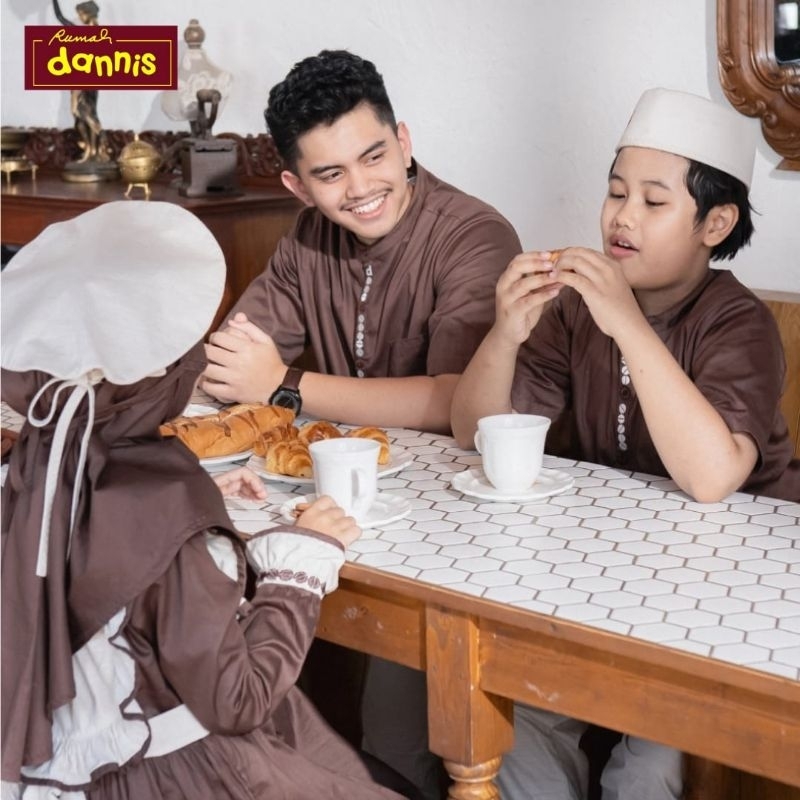 DANNIS DEWASA SARIMBIT D'COFFEE