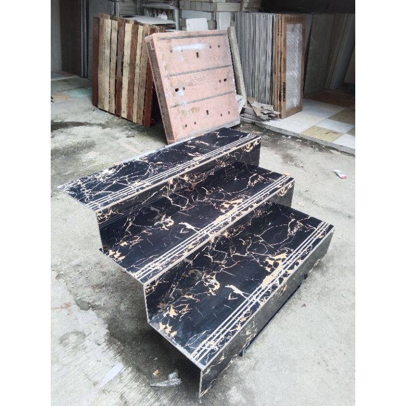 tangga granit hitam corak gold