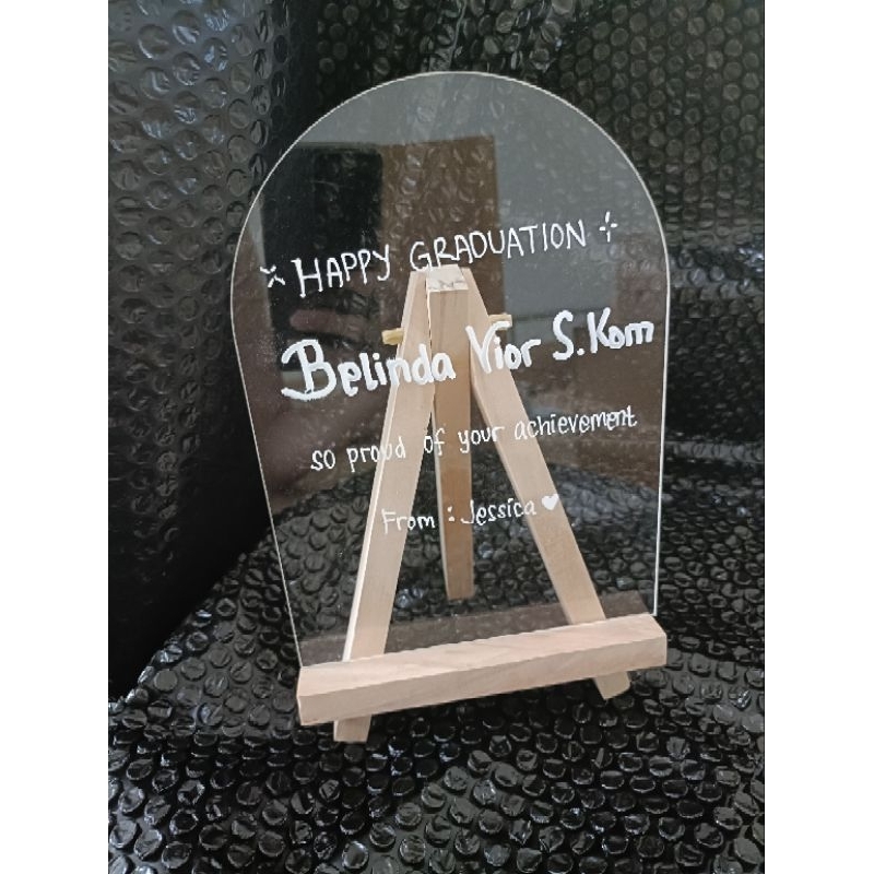 

ELSTUFF STAND KAYU AKRILIK / STAND KAYU EASEL / STAND KAYU GRAND OPENING / DUDUKAN AKRILIK