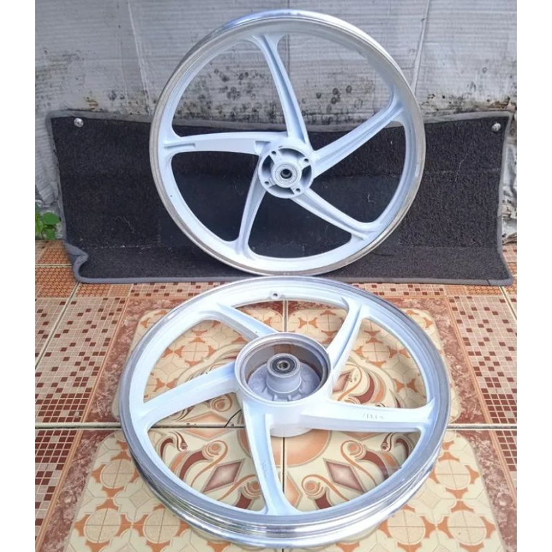 Velg Caswel ZLCL uk 140 140 Ring 17 for Yamaha FizR Jupiter Z Vega R (New old stock finishing Repain