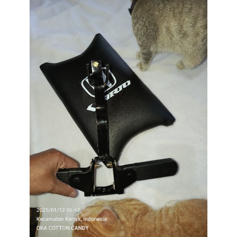 Jok Motor Boncengan Kulit Sintetis & Pijakan Kaki Anak Flexible Motor Honda Vario