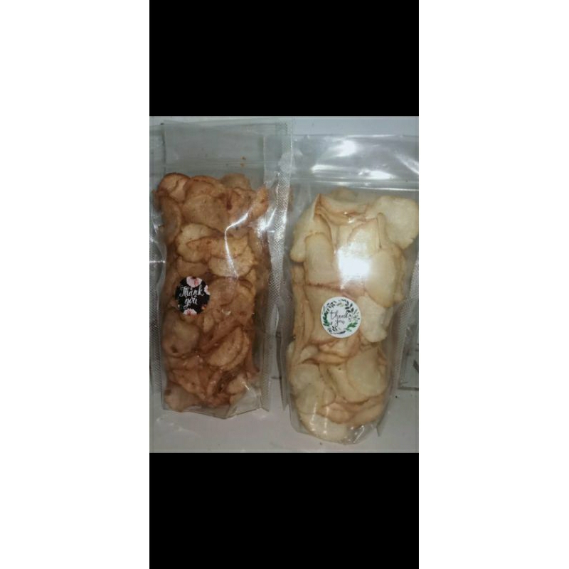 

keripik singkong Menes dengan rasa original dan balado yang dibuat denahn bumbu alami yang bisa dijadikan sebagai cemilan sehari-hari yang cocok,dan ramah di kantong karena harga terjangkau,bisa di konsumsi oleh pelajar, mahasiswa, ataupun masyarakat umum