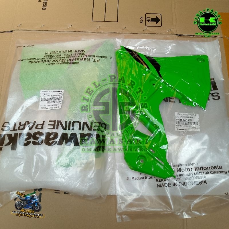 COVER BODY KECIL SAMPING TANGKI SET KANAN DAN KIRI KLX 150 BF SE EXTREME HIJAU LIST ORIGINAL KAWASAK