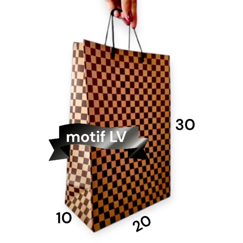 

PAPERBAG UKURAN 20X10X30 MOTIF LV