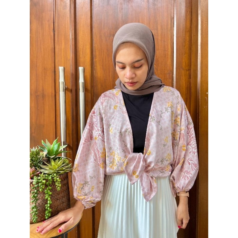 OUTER KIMDAMI//CARDIGAN SILK PREMIUM//ROMPI KIYOWO//OUTER KIYOWO SILK MOTIF LUCU