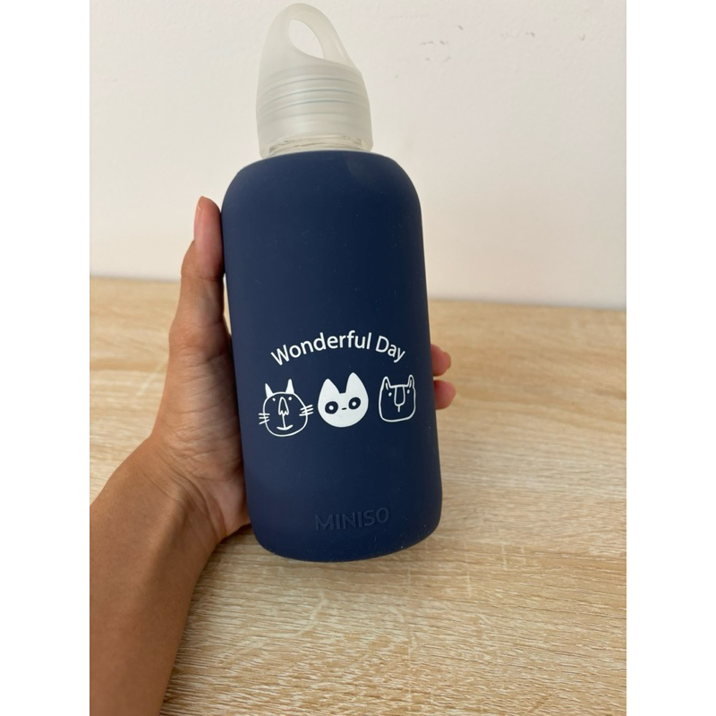 Botol minum kaca MINISO drinking bottle glass rubber 500ml original baru / new belum pernah dipakai 