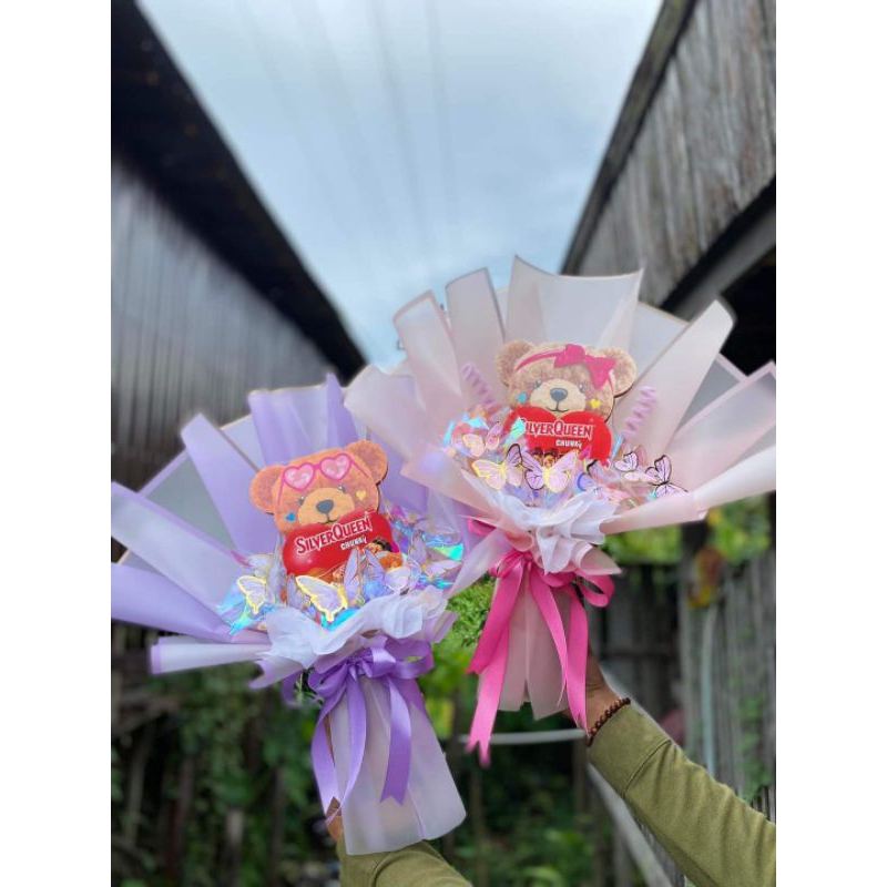 

Silverqueen Beruang isi 3 / kado valentine /coklat Valentine / kado valentine / buket valentine / buket kupu- kupu / Hampers