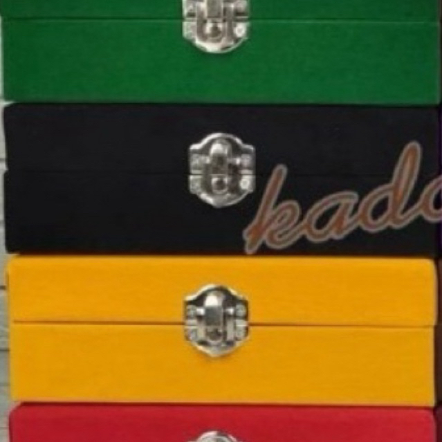 

Box Beludru Kuning Ukuran 16 x 15