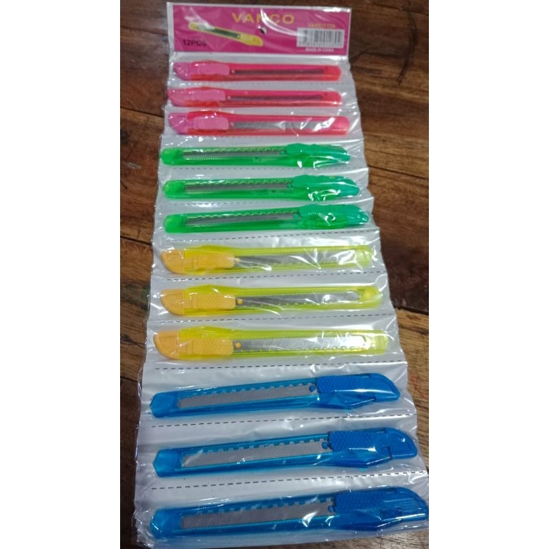 

(1 RENCENG isi 12 PCS) CUTTER / Pisau Kater Bening Ukuran Medium