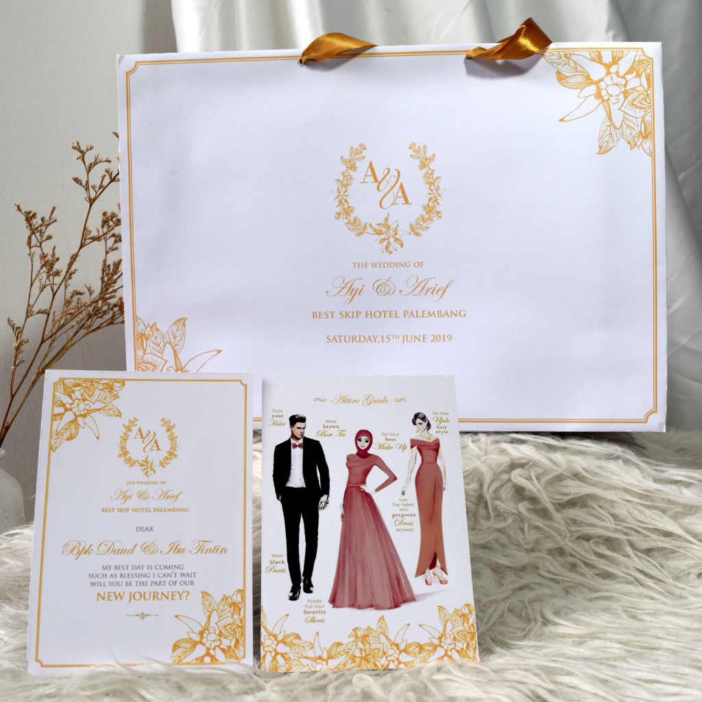 

Paperbag Bridesmaid Bunga Emas / Gold Flower Elegant Simple Custom Nama Teman