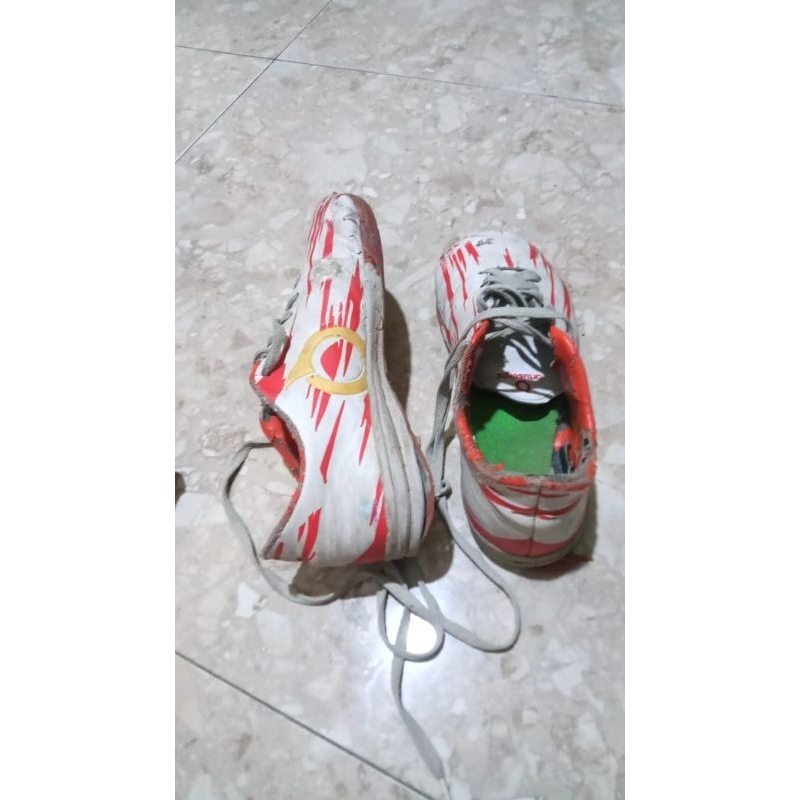 sepatu futsal bekas. ortus