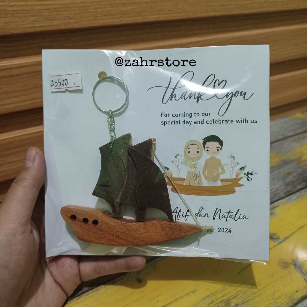 Souvenir Pernikahan Unik Ganci Kapal Kayu