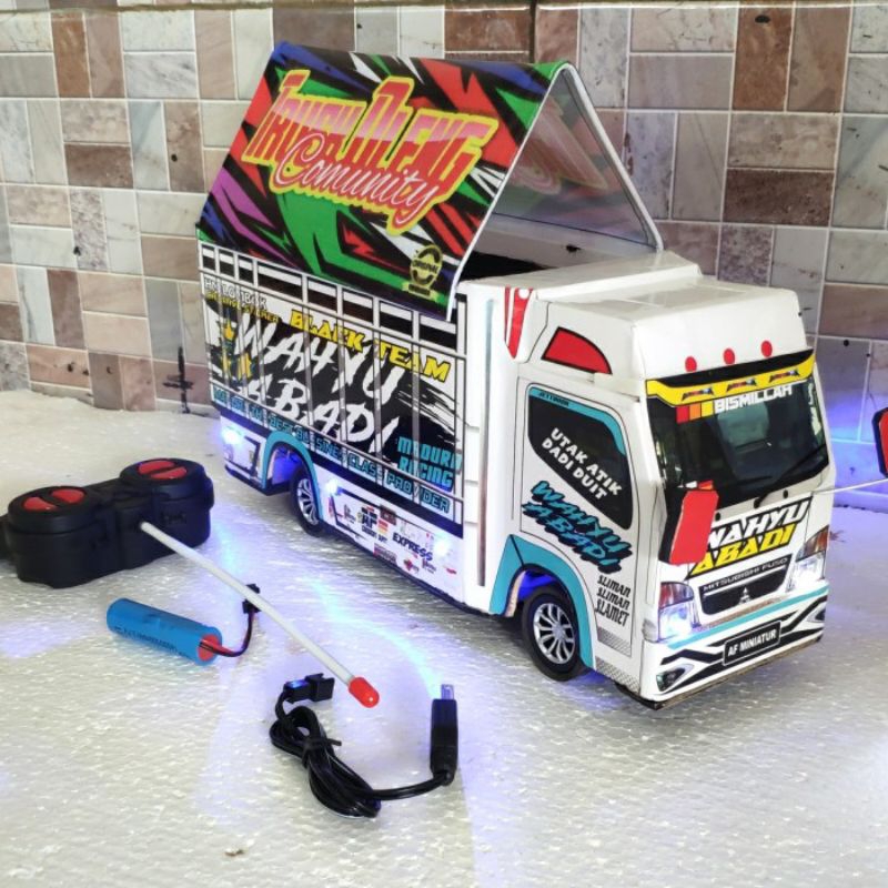 Miniatur Truk Oleng RC Viral bisa nyala kerlap-kerlip