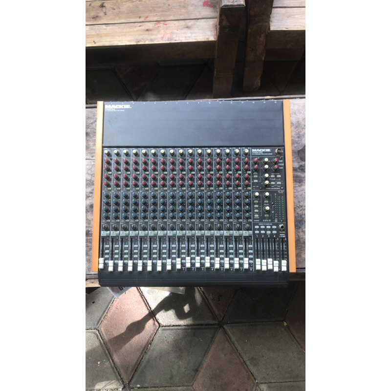 Mackie vlz 1604