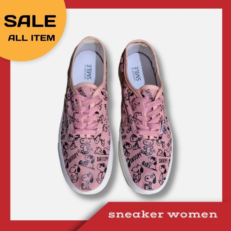 sepatu sneaker wanita motif snoopy / sepatu santai wanita