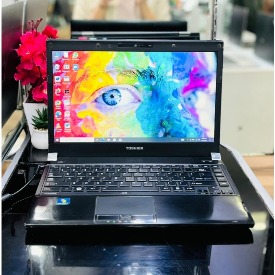 langsung di bungkuss Laptop TOSHIBA PORTEGE R700 Core i7 M620 4GB/128GB 12.5 inch HD Minus DM Aja