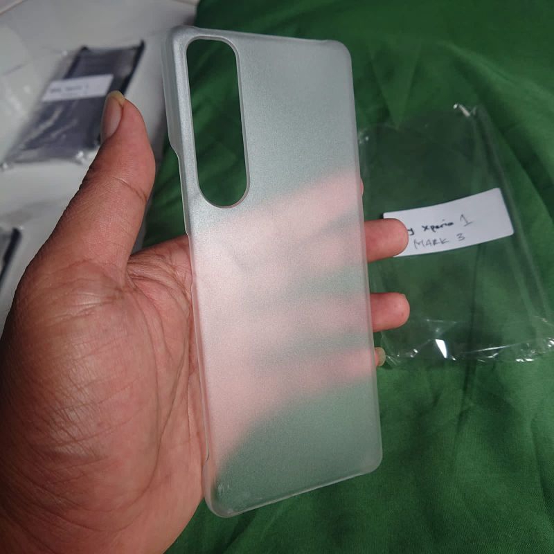 Hardcase putih awan Sony Xperia 1iii mark 3 Au docomo SoftBank Global awet tidak Menguning