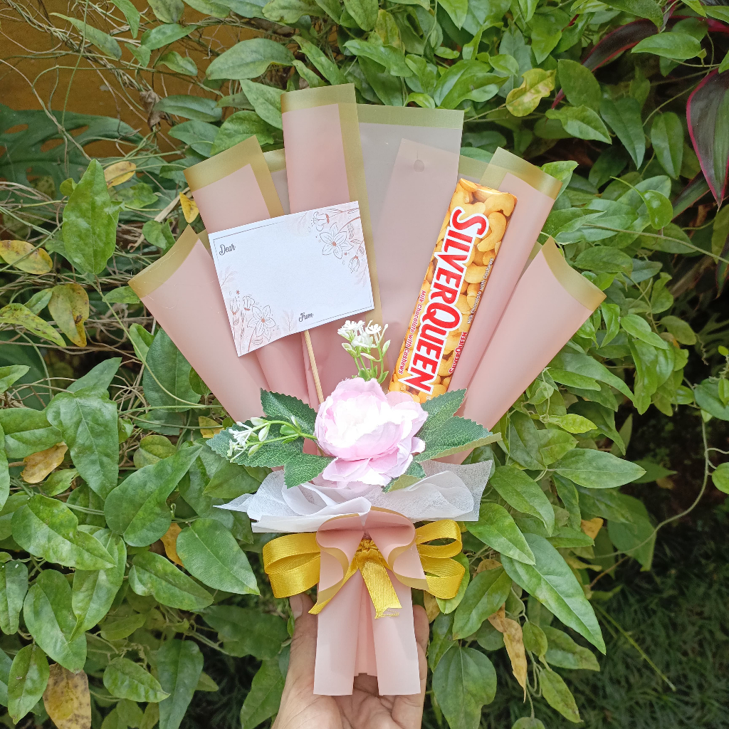 

[ Buket Silverqueen kecil ] Buket Mini Coklat 22 gr Valentine Ulang Tahun Hadiah Wisuda