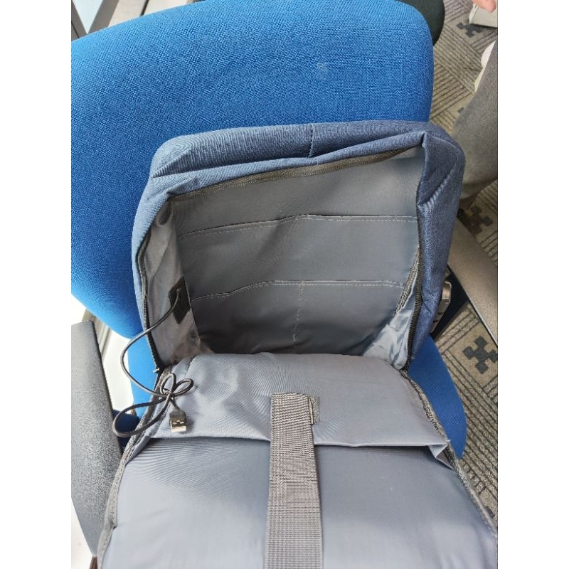 Tas Laptop Hardcase Anti Air USB TSA