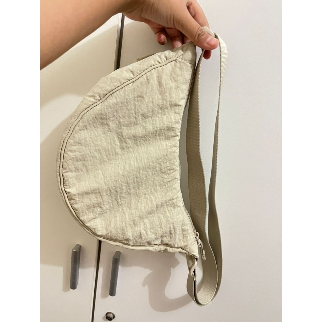 TAS UNIQLO SHOULDER BAG