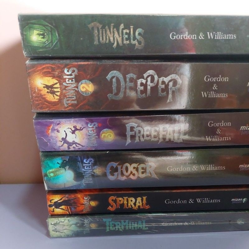 Tunnels, Deeper, Freefall, Closer Roderick Gordon PRELOVED