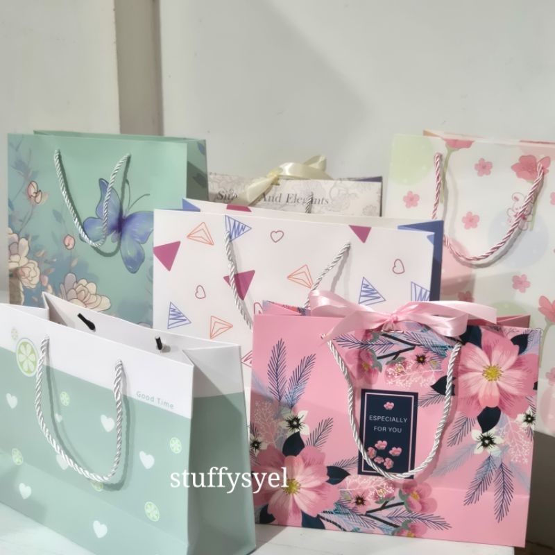 

Paperbag Rose / Gift Bag / Kemasan Kado / Bungkus Kado