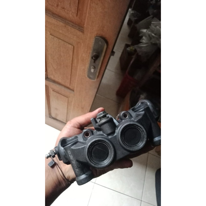 kaliper tokico kacamata kiri