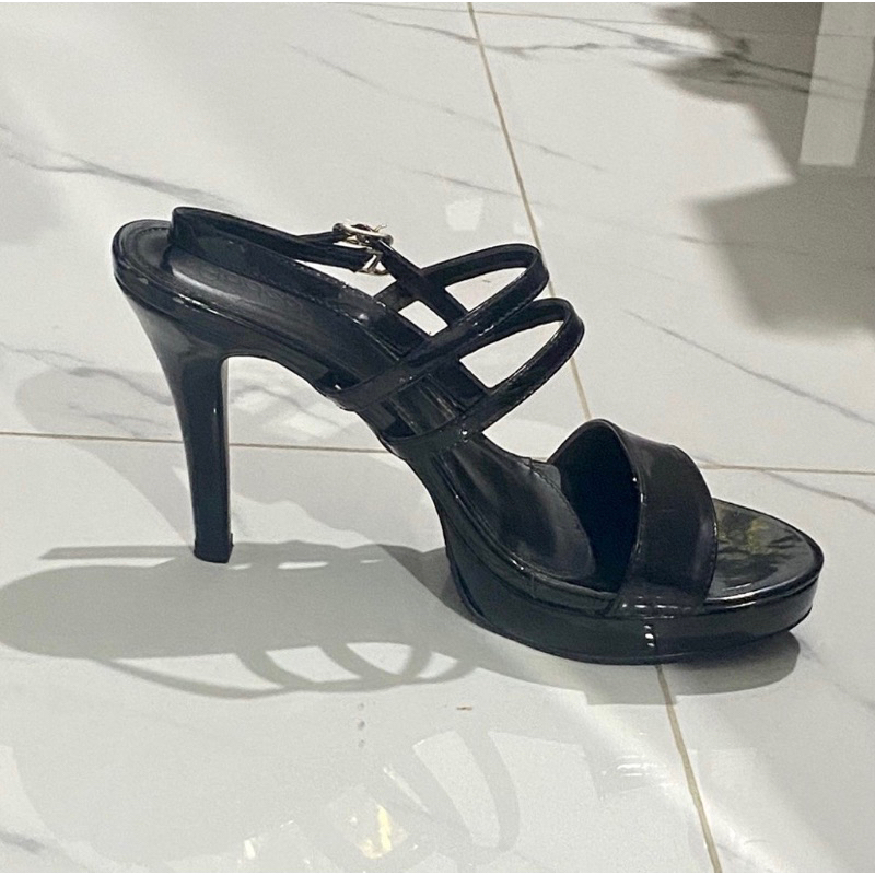 Heels Hitam Fladeo