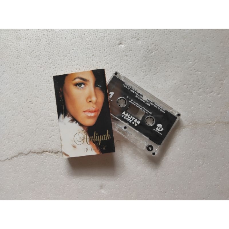 kaset pita pop hip hop AALIYAH i care 4 u not Miley Cyrus