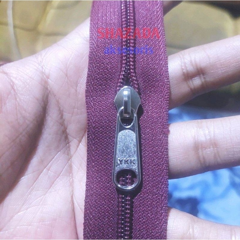 Resleting Tas Ransel Merk YKK Dengan Kepala Warna MERAH TUA