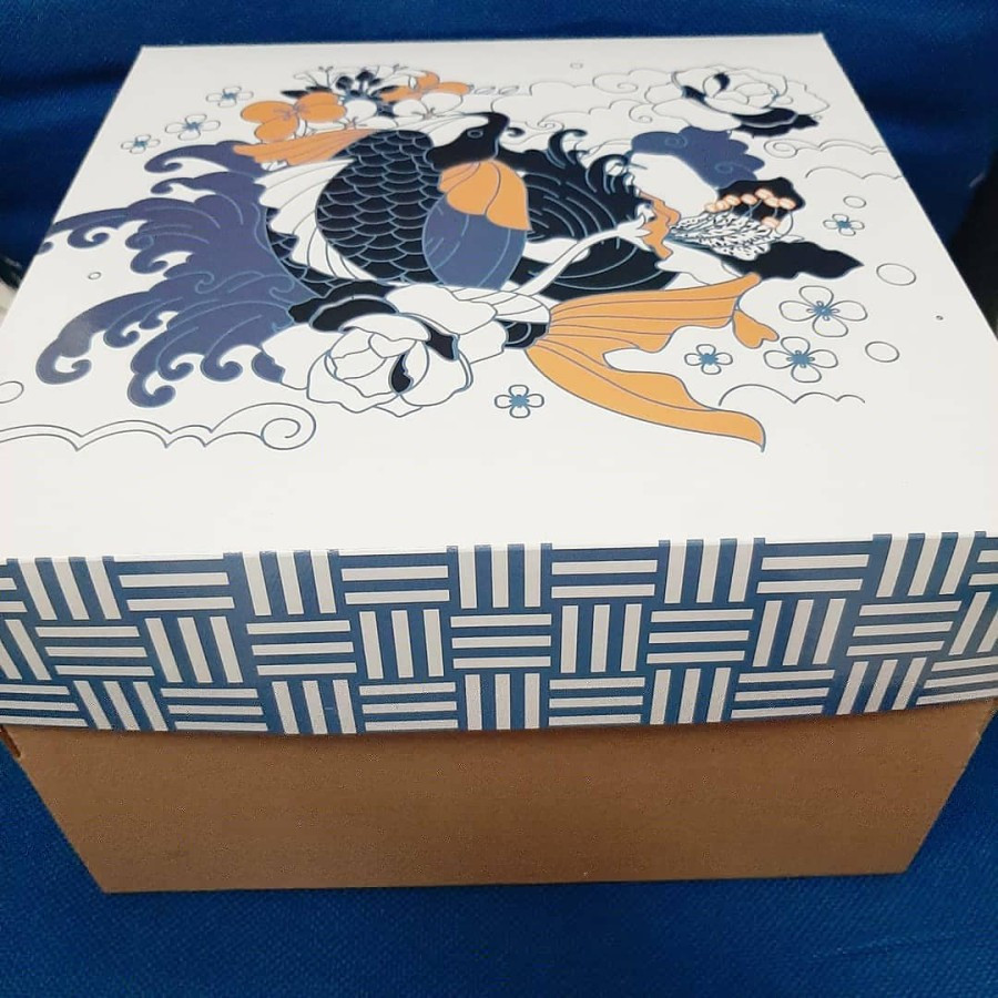 

( 5 pcs ) dus kemasan lapis legit motif japan edisi koi box packaging hampers snack ukuran 22 x 22 x 10