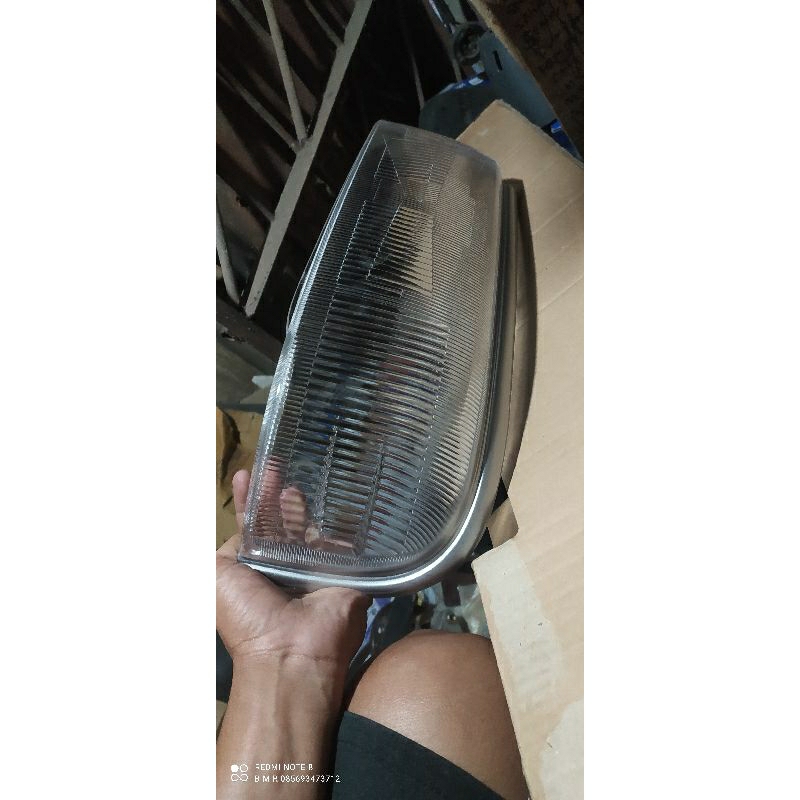 mika lampu depan futura kanan