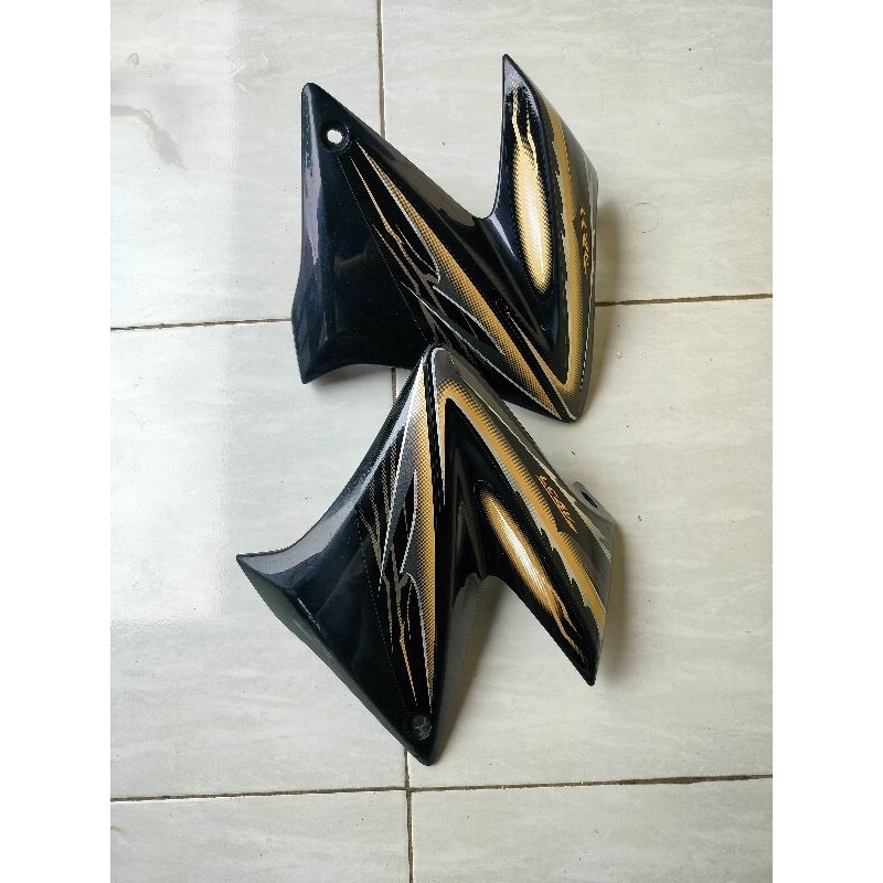 Sayap Cover Kupingan Tangki Vixion Old second Original