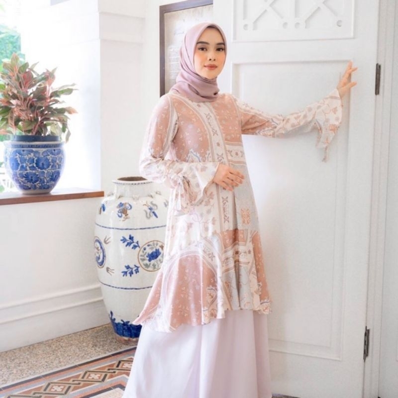 Lalita tunik wearing klamby preloved