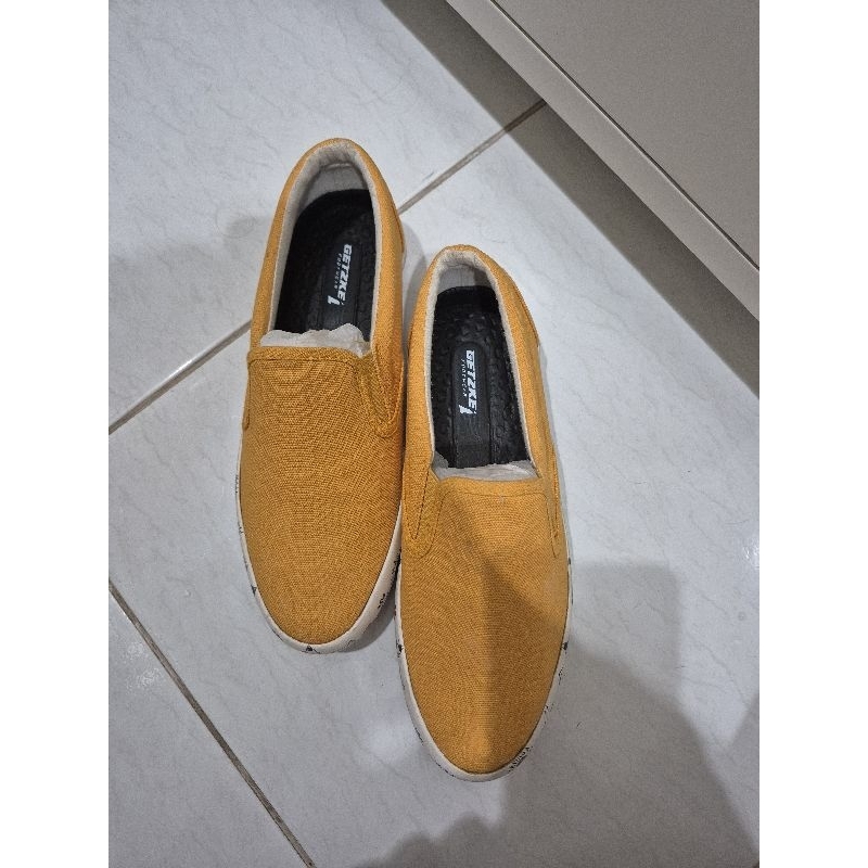 SEPATU JOSIE JANET HU5H PUPP13S YELLOW