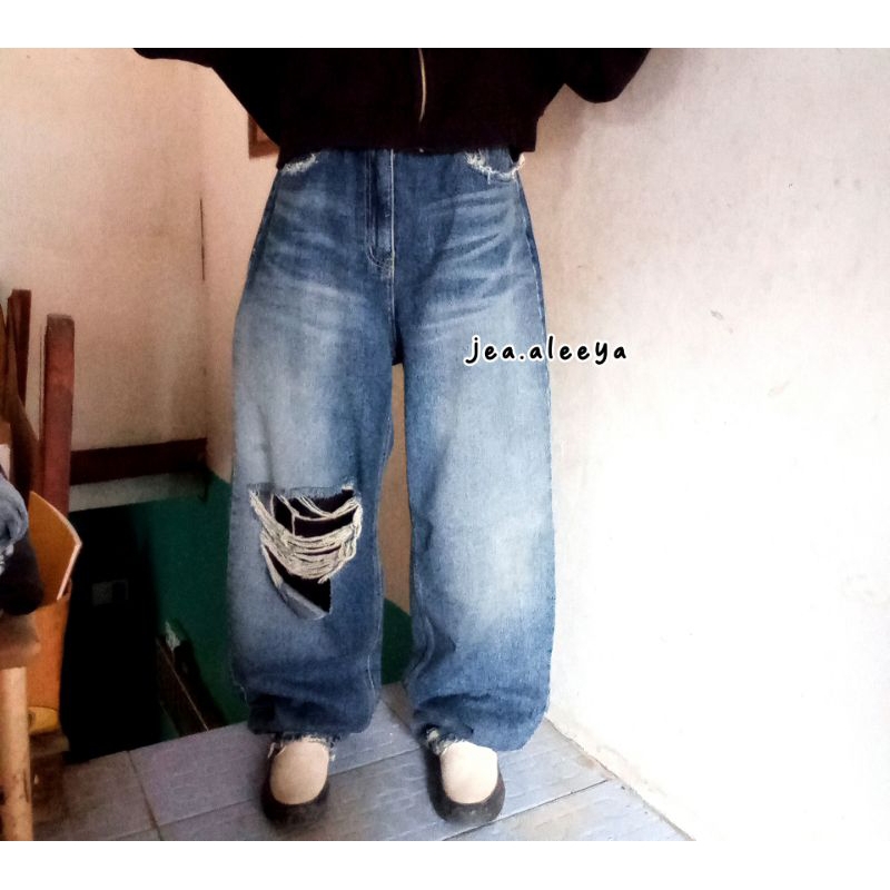 OOTJ Ripped Jeans New