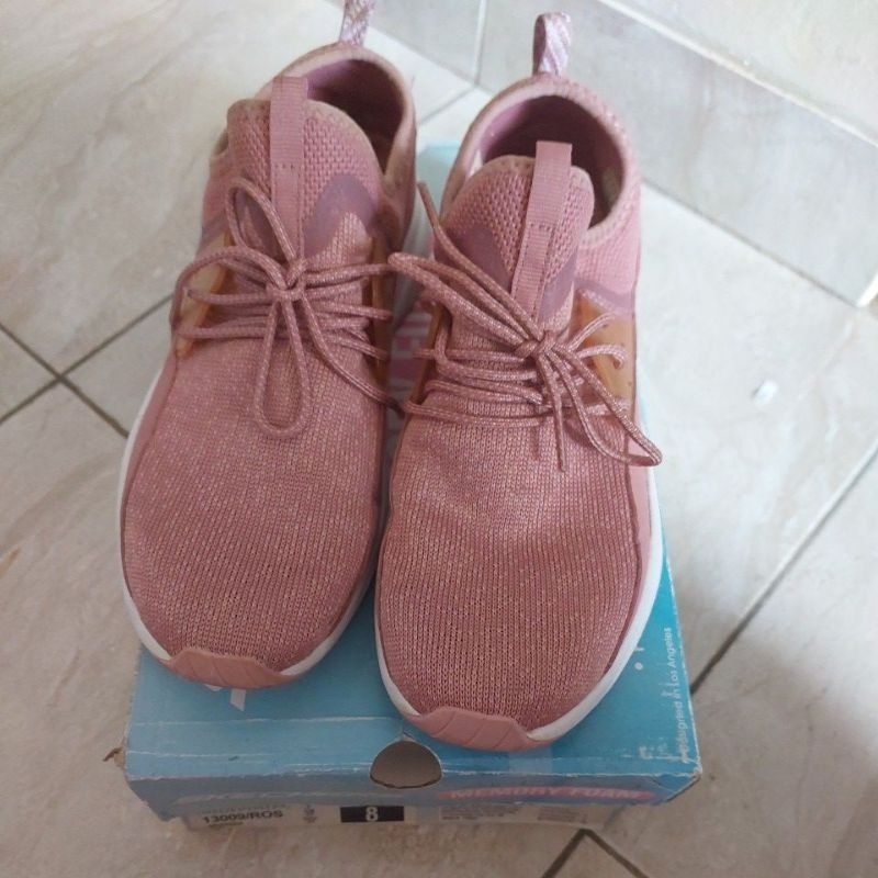 sepatu skechers prelove istimewa