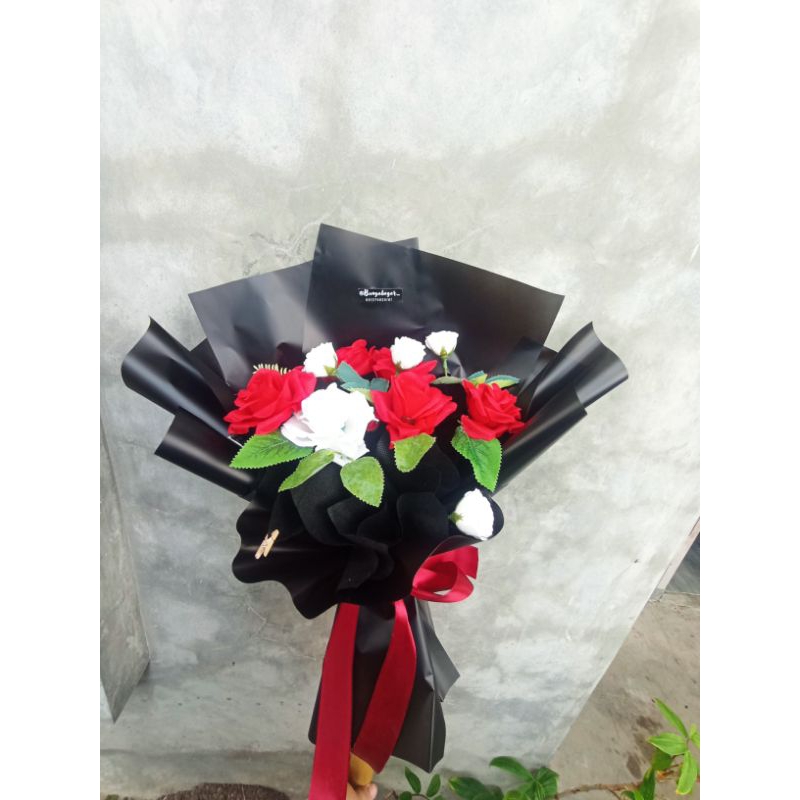 Buket Bunga Mawar merah  Mix putih, buket wisuda