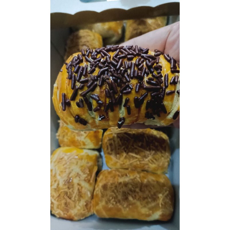 

BOLEN PISANG COKLAT KEJU ISI 6