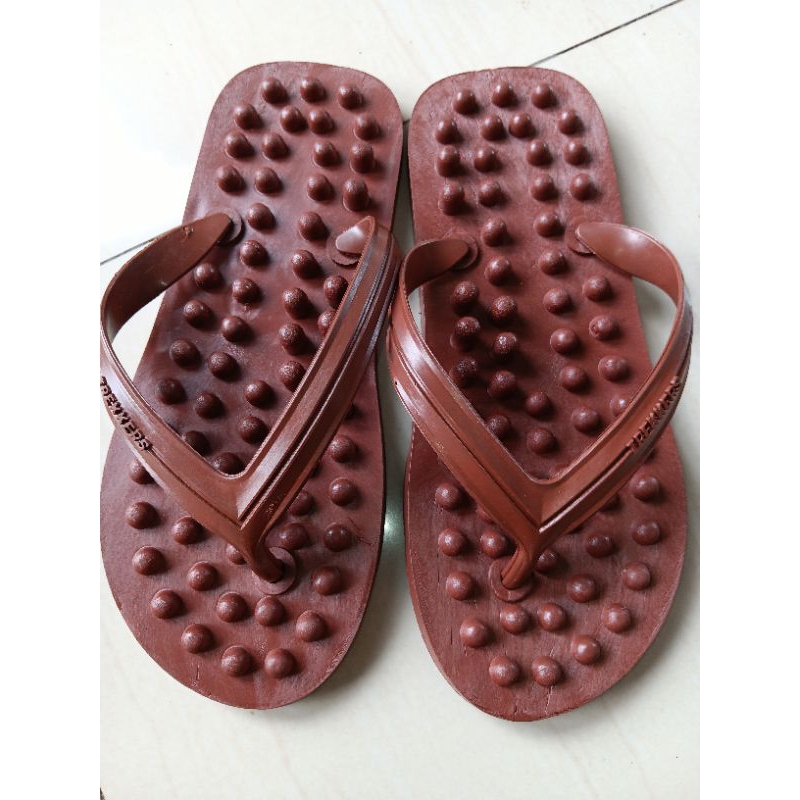 Sandal Rematik Duri Besar Trekkers / Sandal Jepit Kesehatan
